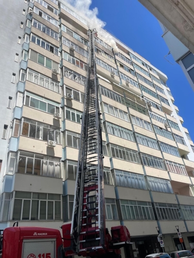 Disposta l&#039;evacuazione di due appartamenti dopo l&#039;incendio in uno dei palazzi gemelli di Montesilvano [FOTO]