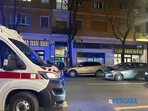 Traffico in tilt su viale Bovio a causa di un incidente